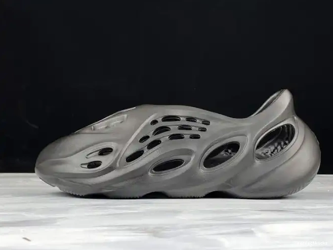 Yeezy Slide Foam Runner 0623